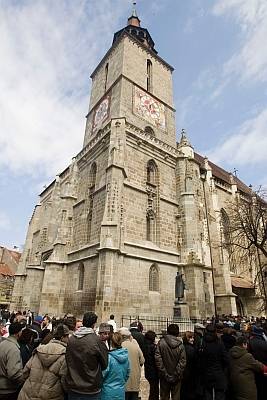 Tolongás a Fekete-templom előtt