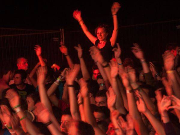 Kolozsvárra költözik a Félsziget