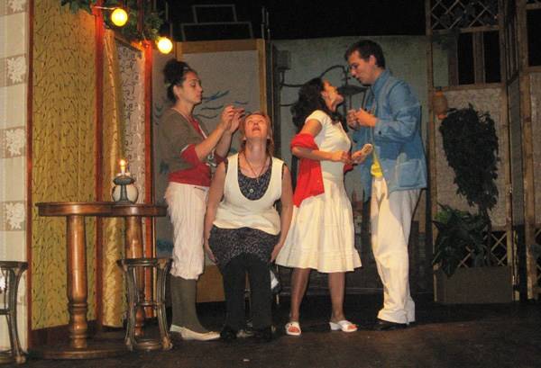 Szertefoszló illúziók színjátéka