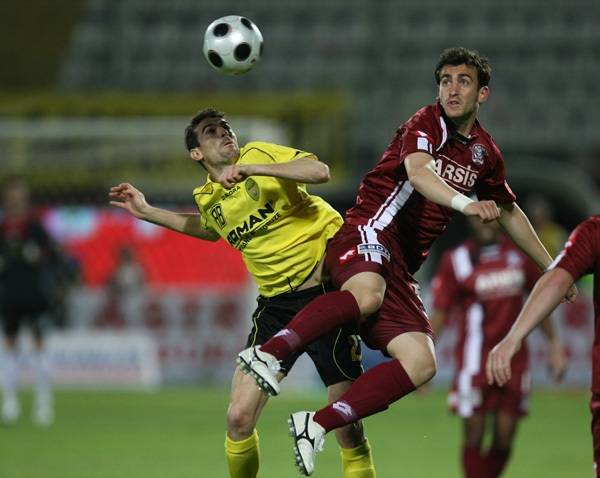 Román védőt igazolt a magyar bajnok