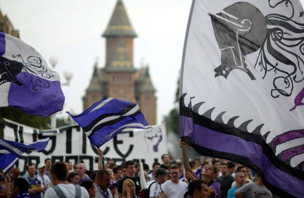 Temesvári szurkolók: Orsovára a határt!