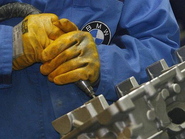 Ismét nyereséges a Ford és a Daimler