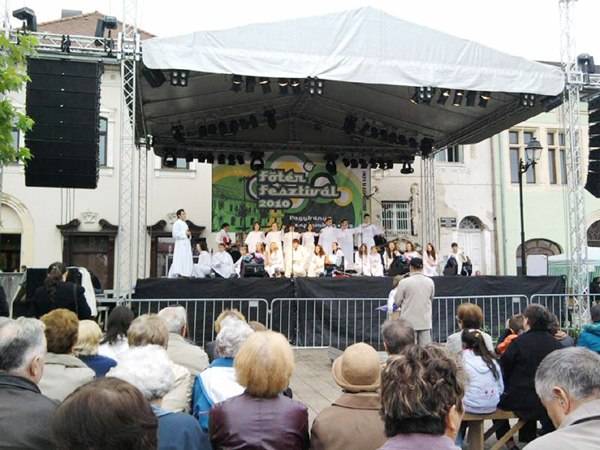 Óriáscsoportkép a régi főtéren - Főtér Fesztivál Nagybányán