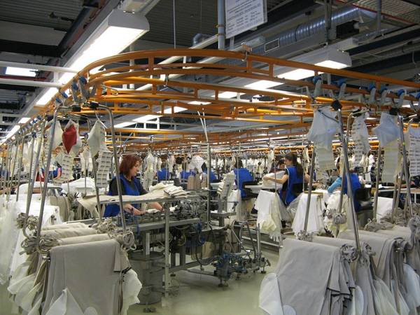 Sajátos kapitalizmus: menekülnének a dolgozók a háromszéki nadrággyárakból