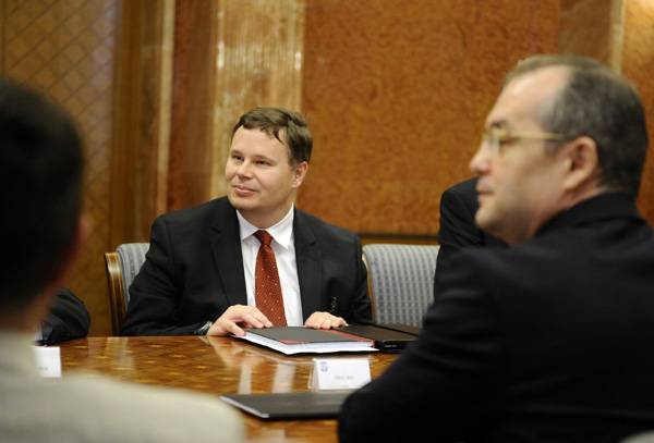 Újra meglebegtetették a béremelést