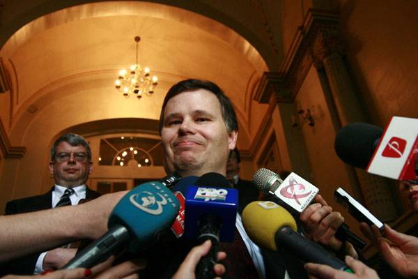 Biztosak a megszorítások: az IMF csak a nyugdíj- és bércsökkentések alkalmazása után utalja a pénzt