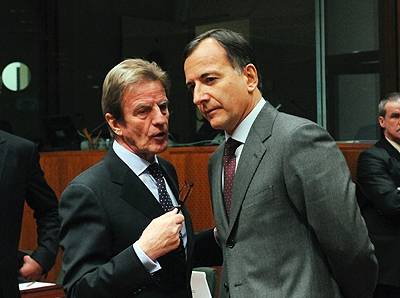 Garanciákat vár Frattini