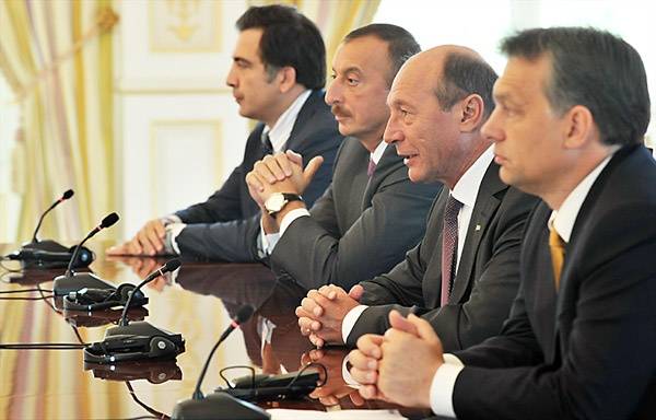 Aláírták a földgázegyezményt