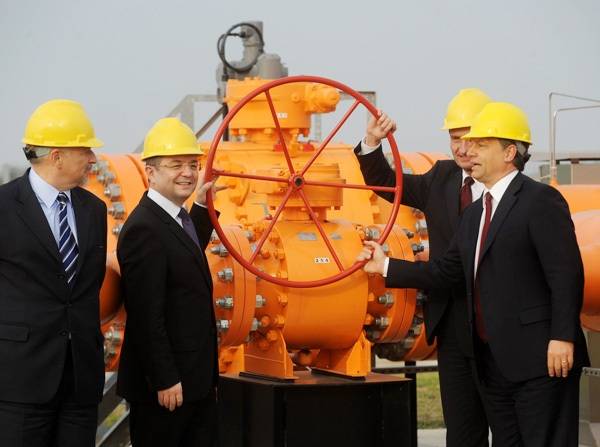 Átadták az Arad és Szeged közötti földgázvezetéket