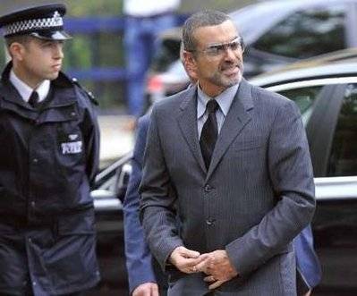 Börtönbe vonul drogos állapotban okozott balesetéért George Michael