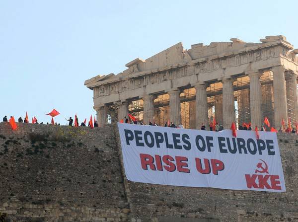 Tiltakoznak a megszorítások ellen a görögök