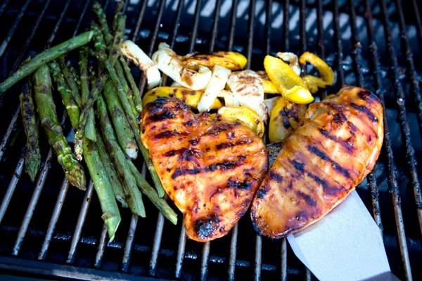 Mézes csirkeszárny, kalóz grill, húspogácsa és társaik