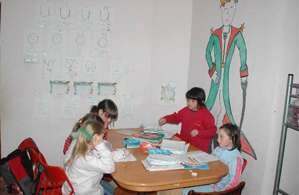 Adományakció keretében meghirdetett magyarországi rajzpályázat árva gyerekeknek