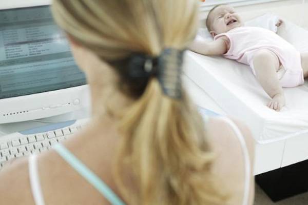 Bátorítanák a kismamák idő előtti munkavállalását