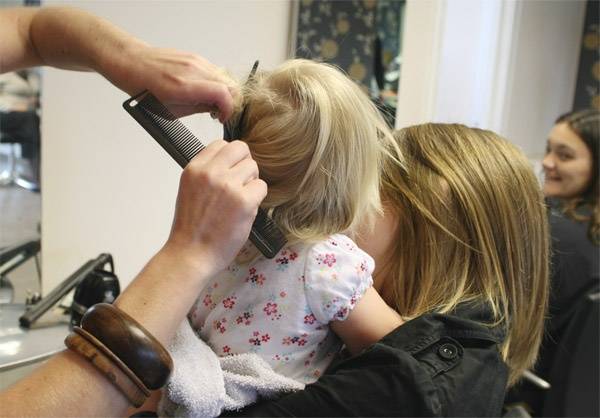 Bajban a szépségipar