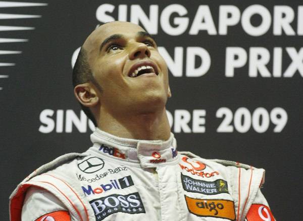 Hamilton „fényes” győzelme a Szingapúri Nagydíjon
