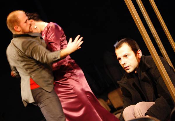 Fizikai színházi bemutatóval várja a közönséget a sepsiszentgyörgyi M Stúdió