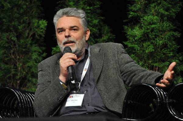Besúgó volt az erdélyi származású Heltai Péter újságíró?
