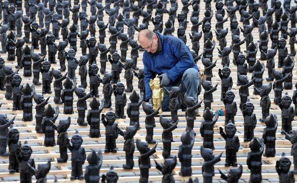 Náci törpék Straubing egyik terén