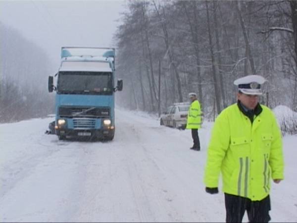 Szélriasztást adott ki az Országos Meteorológiai Szolgálat, torlódások a hó miatt
