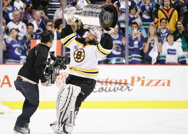 NHL: sok bunyó és Bruins-siker