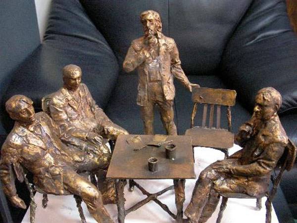 Aktív szoborcsoport a holnaposokról Nagyváradon