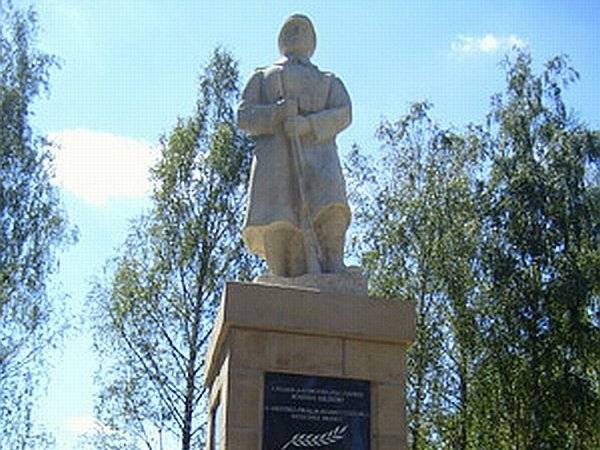 „Hazatért” a rétyi honvédszobor