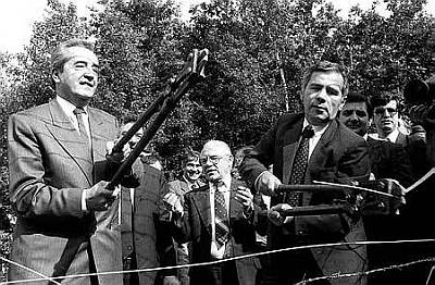 Felgördült a magyar vasfüggöny