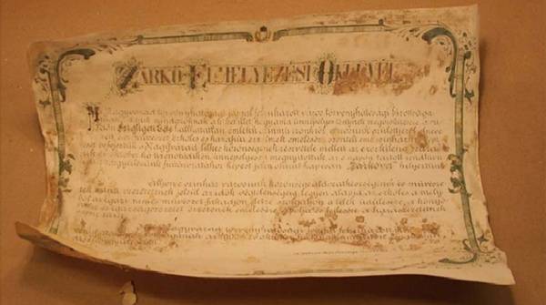 Kiderült, milyen okmányokat rejt a 110 éves váradi időkapszula 