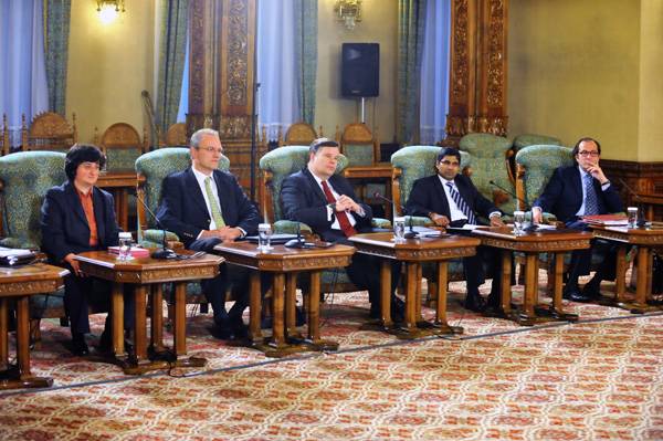 Elégedett az IMF, Románia jobban teljesített a vártnál