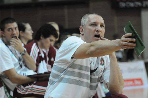 Kapitány nélkül a magyarok