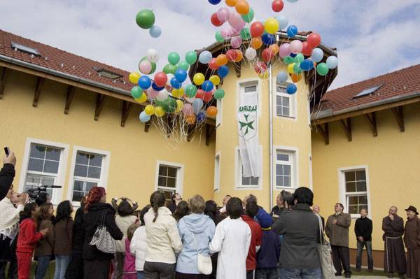 Roma integrációs központot avattak Nagykárolyban
