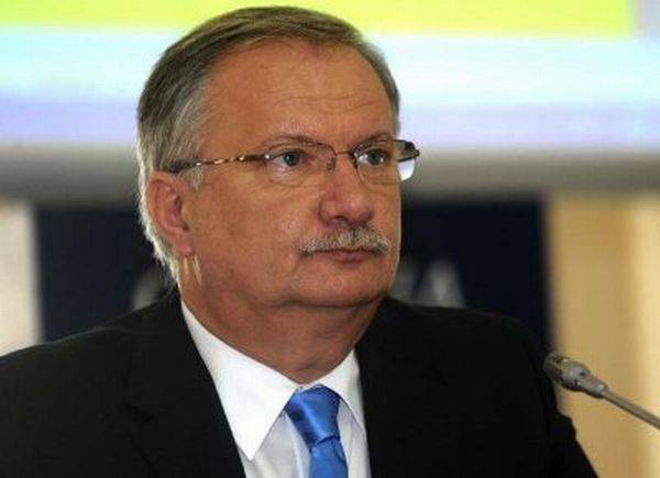 Belebukott a plágiumügybe a tanügyminiszter