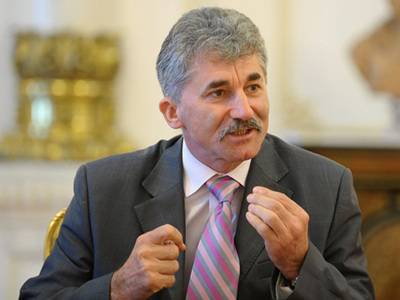 Egy PDL-alelnök szerint a jövő évtől ismét teljes fizetést kapnak a közalkalmazottak