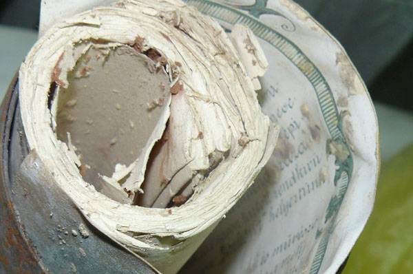 Megrongálódott iratok vannak a nagyváradi színház alapkövében talált fémtartályban