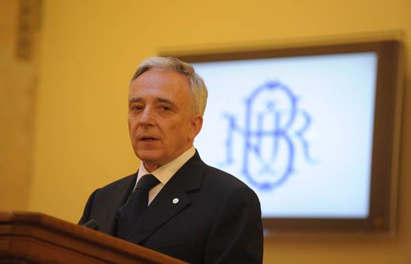 Isărescu jegybankelnök maradhat