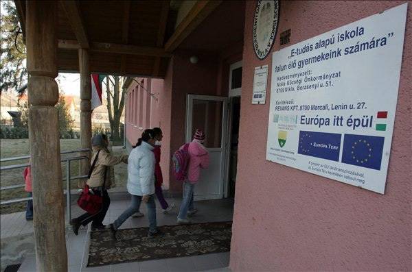 Szeptembertől utazhatnak a határon túlra az anyaországi diákok