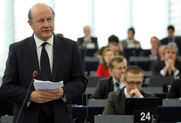 Gyengült a lej az euróhoz képest