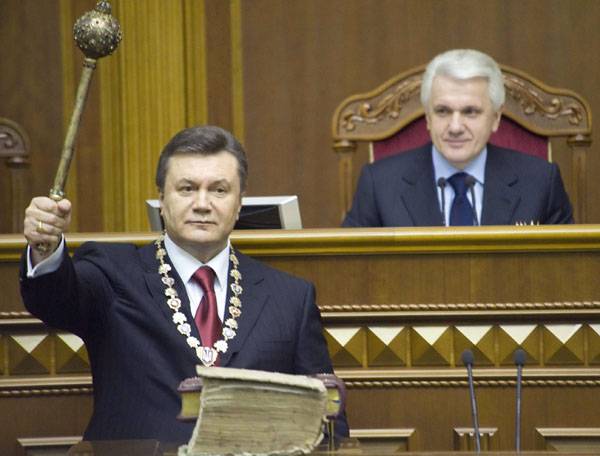 Letette a hivatali esküt Janukovics