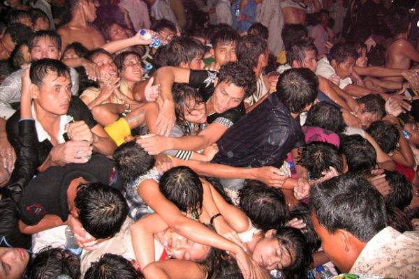 Tömegkatasztrófa Kambodzsában