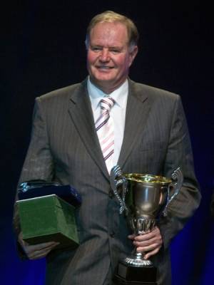 Kemény marad a kapitány 