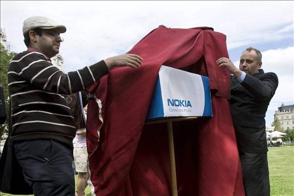 A magyar viccpárt szoboravatója