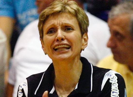 Tîrcă építkezhet a romokon