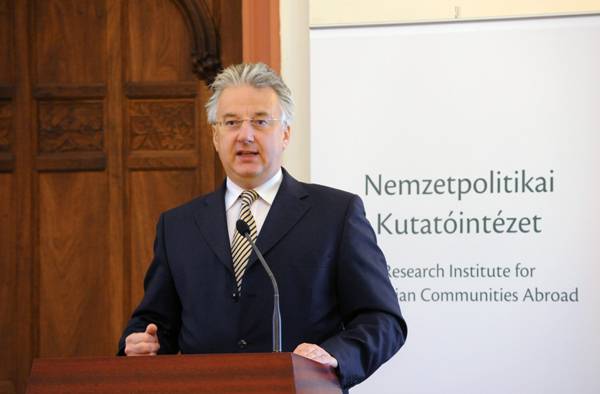 Sehol ne legyen másodosztályú a magyar: Nemzetpolitikai Kutatóintézet alakult 