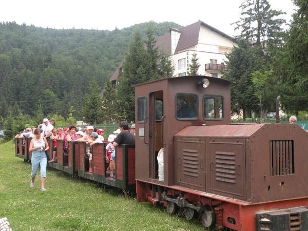 Tíz év után helyezték üzembe a Kovászna megyei kisvasutat