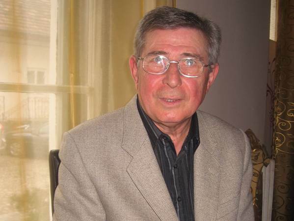 Komoróczy György: tévhit, miszerint  kis nyelv a magyar