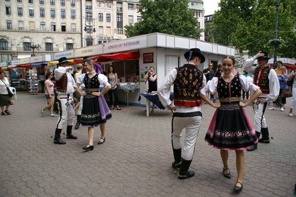 Krónika – Kávé – Képriport (42. rész) – 82. Ünnepi Könyvhét Budapesten