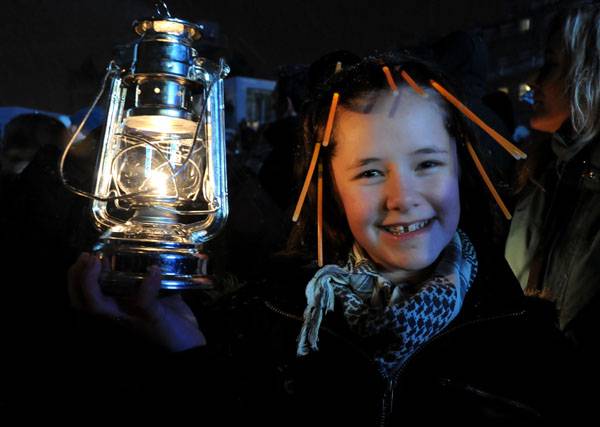  Sötétség a Föld órájában