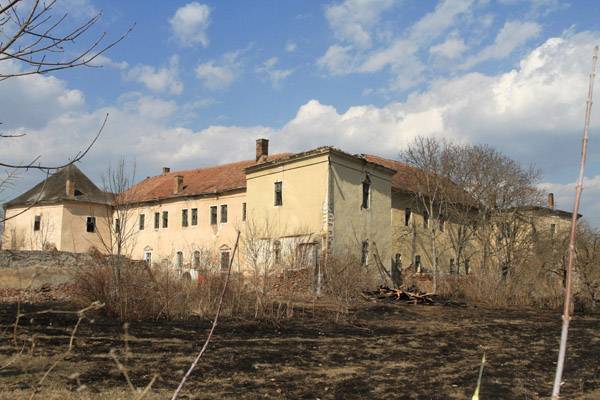 Romolhat a márciusi tűzben megrongálódott radnóti kastély állaga a visszaszolgáltatásig