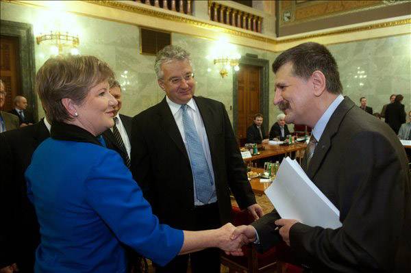 Kövér választójogot ígér